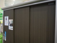 ヨド物置-エスモ-新色ダークウッド-木目調高級印刷鋼板